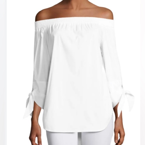 Neiman Marcus Tops - Womens Neiman Marcus Off The Shoulder Blouse, White, size S, EUC!